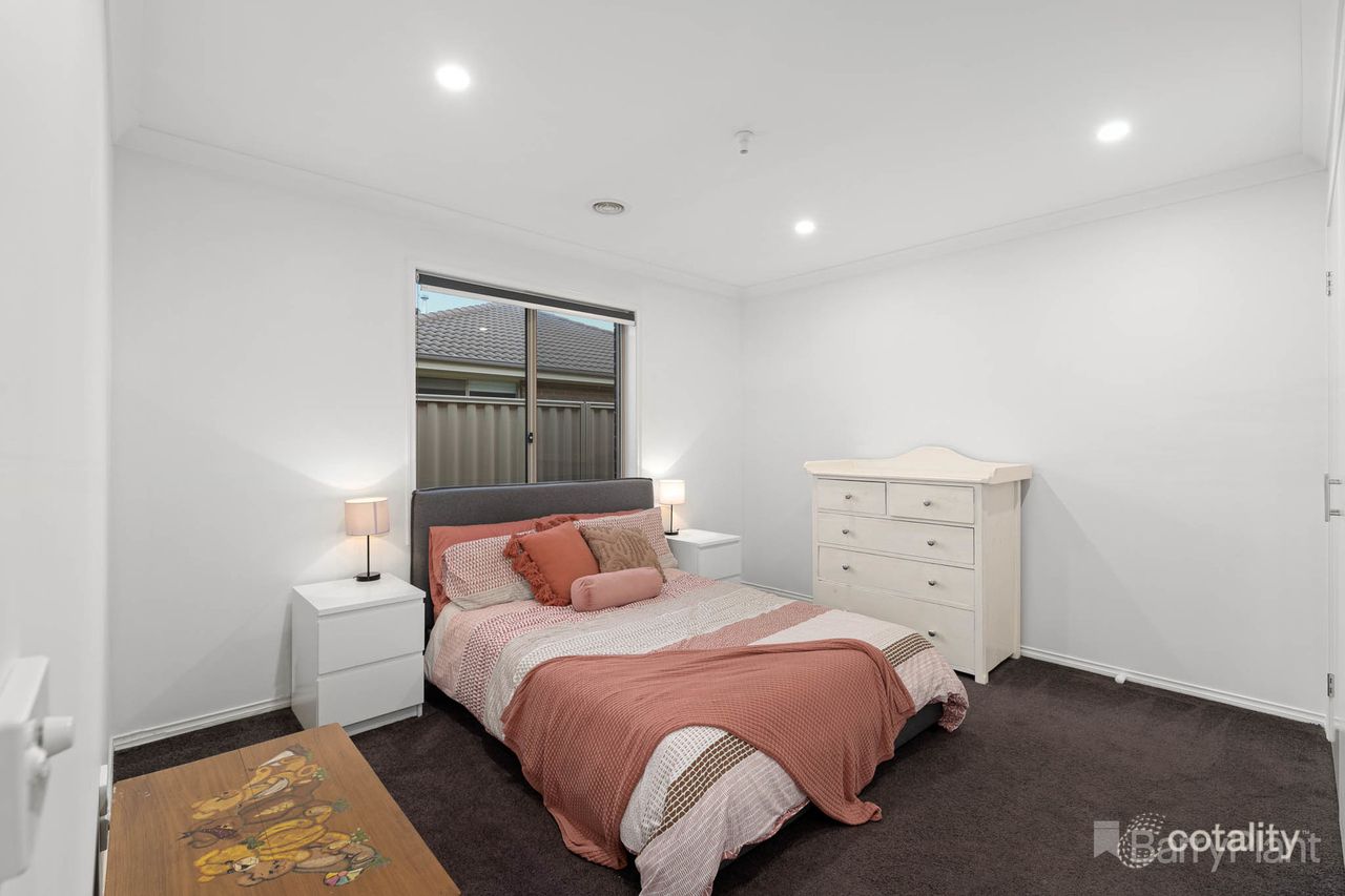 4 Muscari Dr, Pakenham, VIC 3810