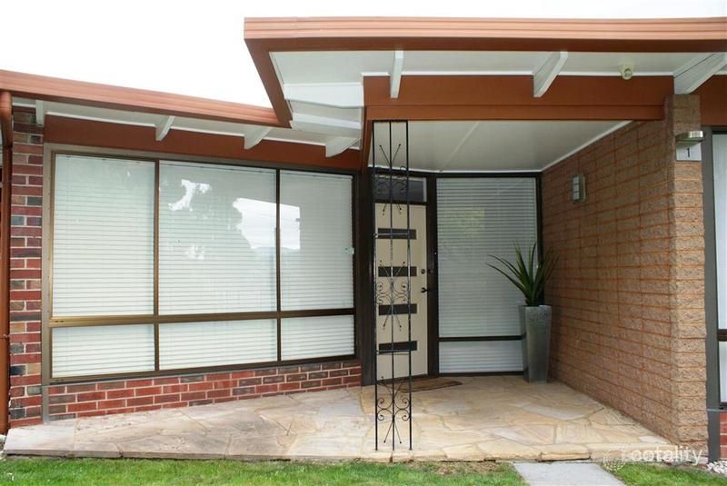 1 Karoola Cres, Lindisfarne, TAS 7015