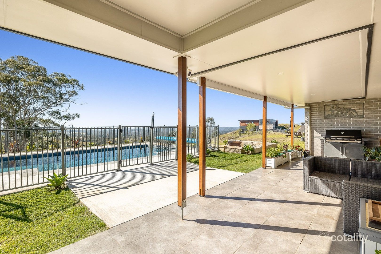 1 Hampton View Ct, Hampton, QLD 4352