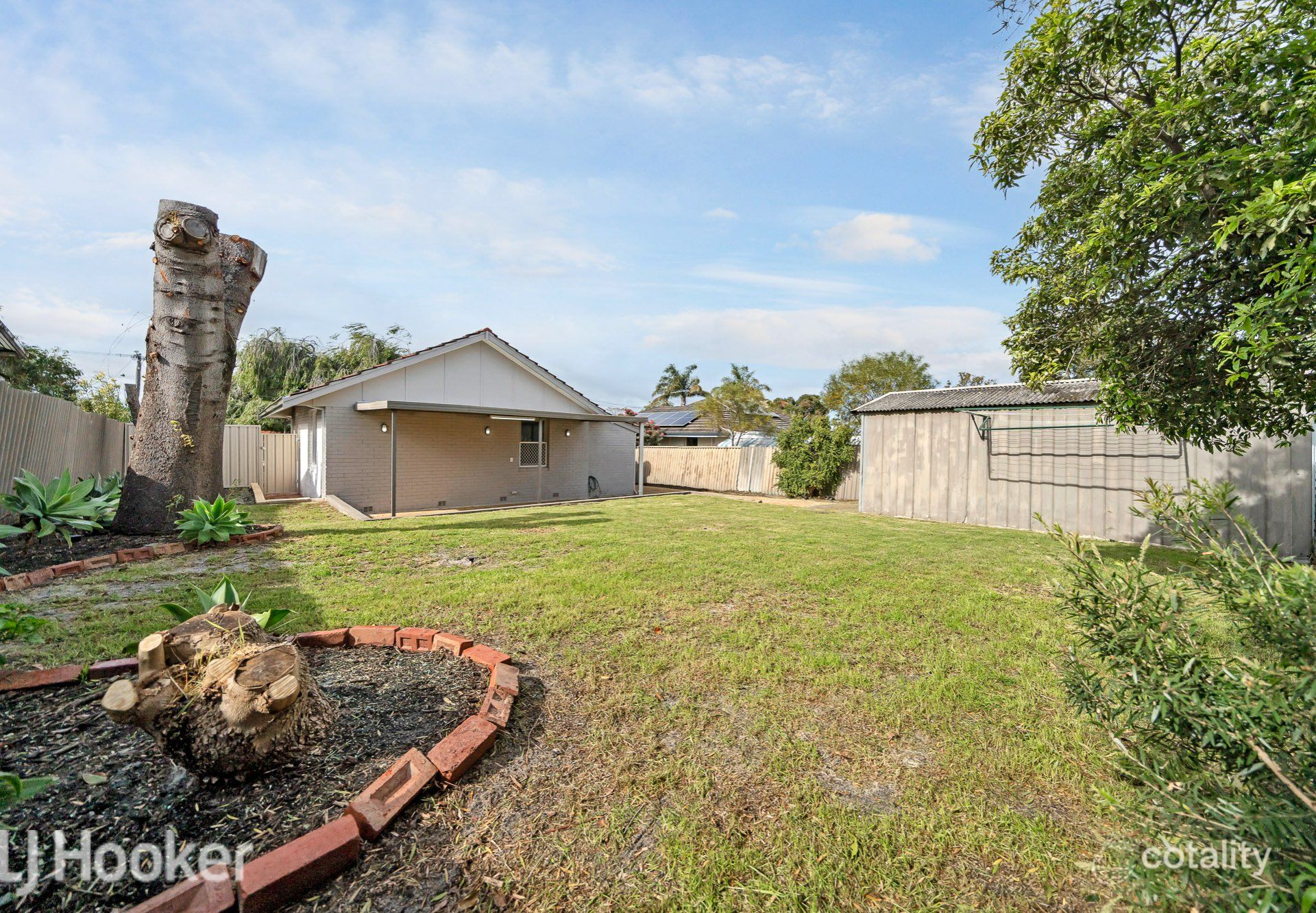 11 Peacock St, Cloverdale, WA 6105