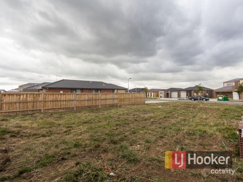 18 Copernicus Cct, Cranbourne West, VIC 3977