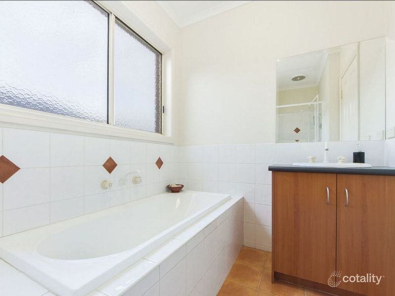 76 Kirkton Dr, Kurunjang, VIC 3337