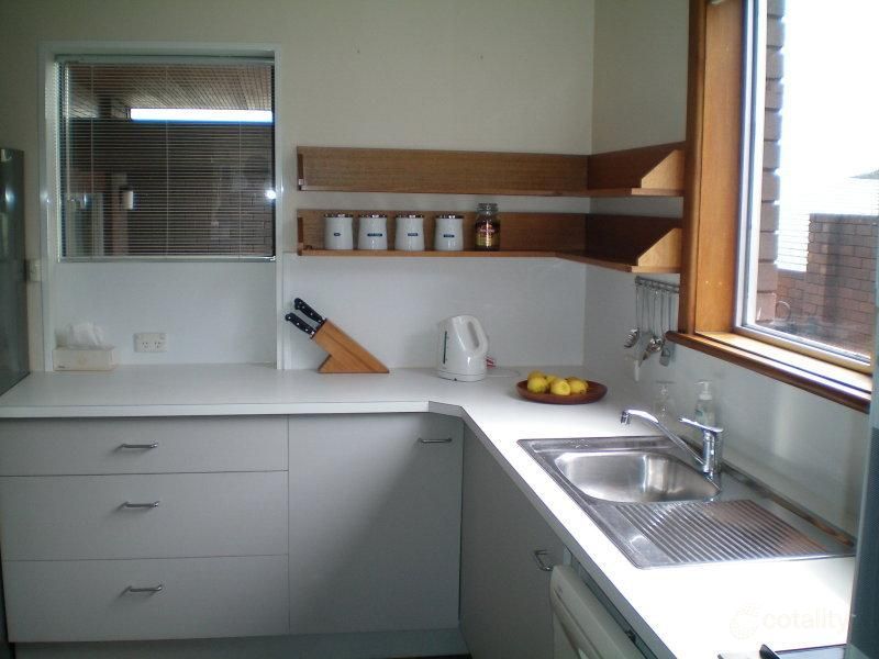 2 Lenna St, Rose Bay, TAS 7015