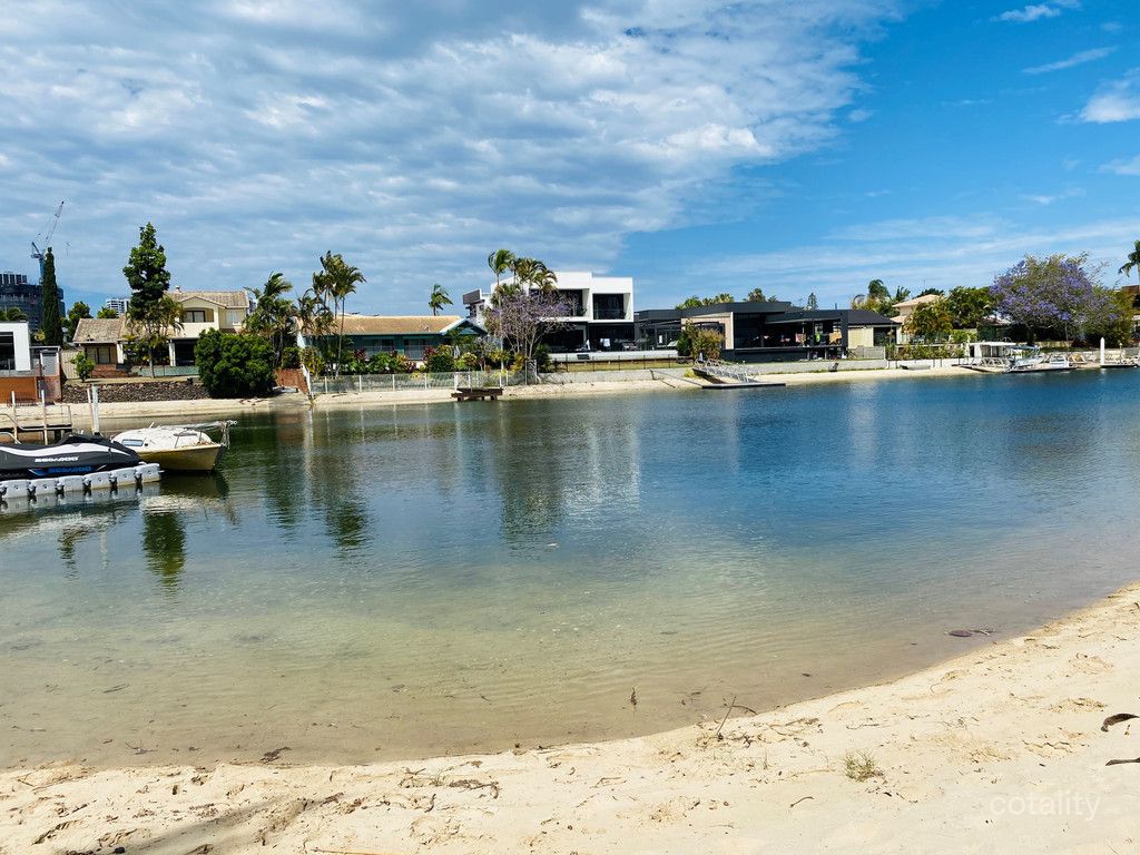 82 Clear Island Rd, Broadbeach Waters, QLD 4218