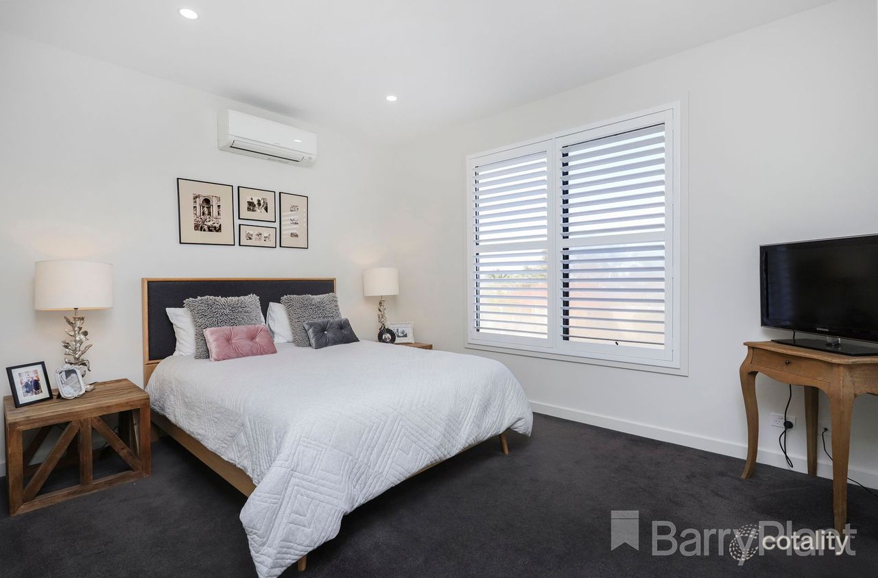 1/10 Woodstock Dr, Gladstone Park, VIC 3043