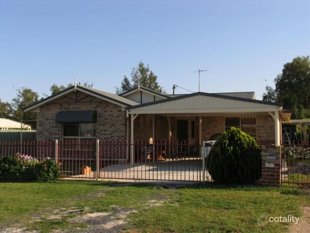 7 Cox St, Oakey, QLD 4401