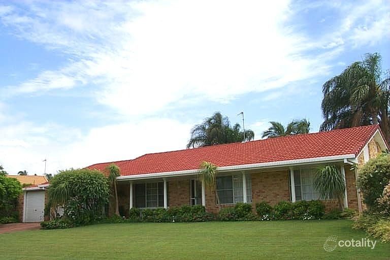 4 Salacia Ave, Mermaid Waters, QLD 4218