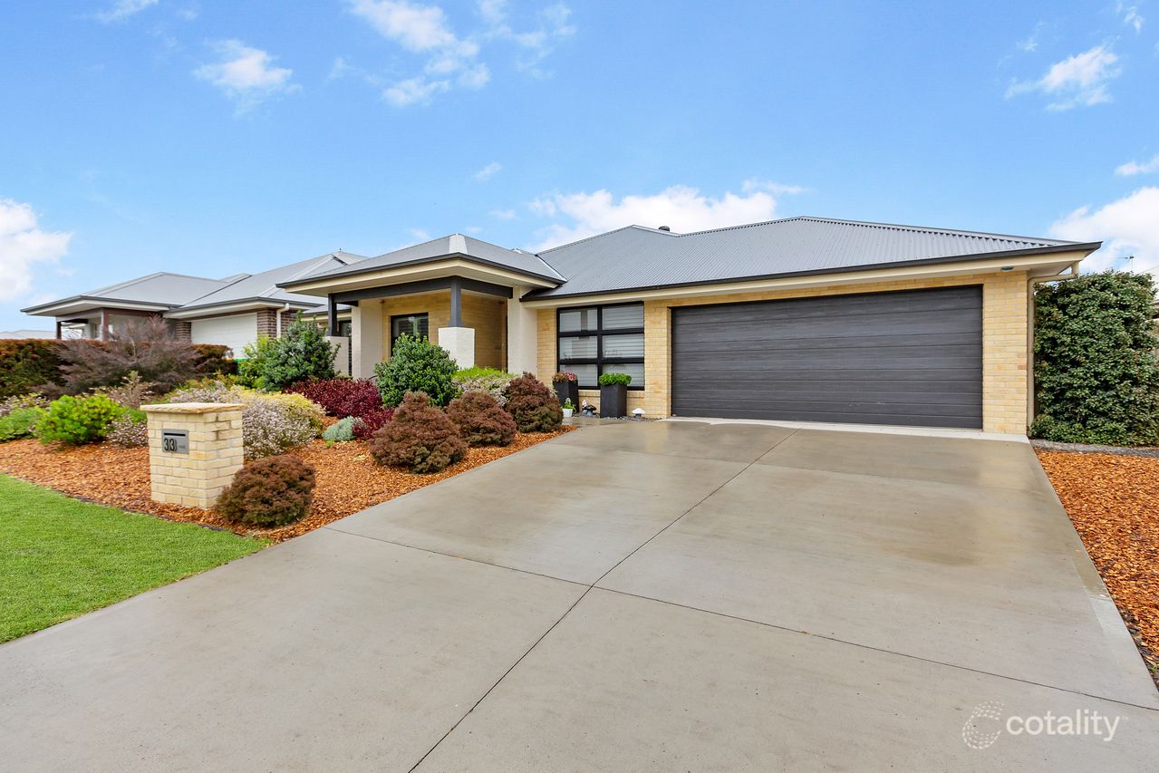 33 Barr Prom, Thornton, NSW 2322