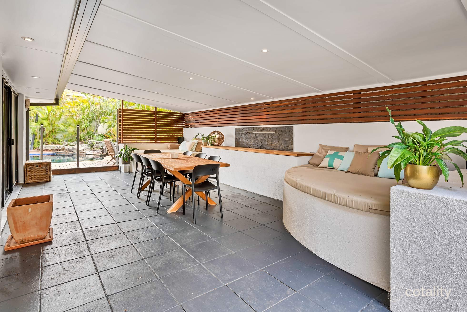 7 Crinum Cres, Southport, QLD 4215