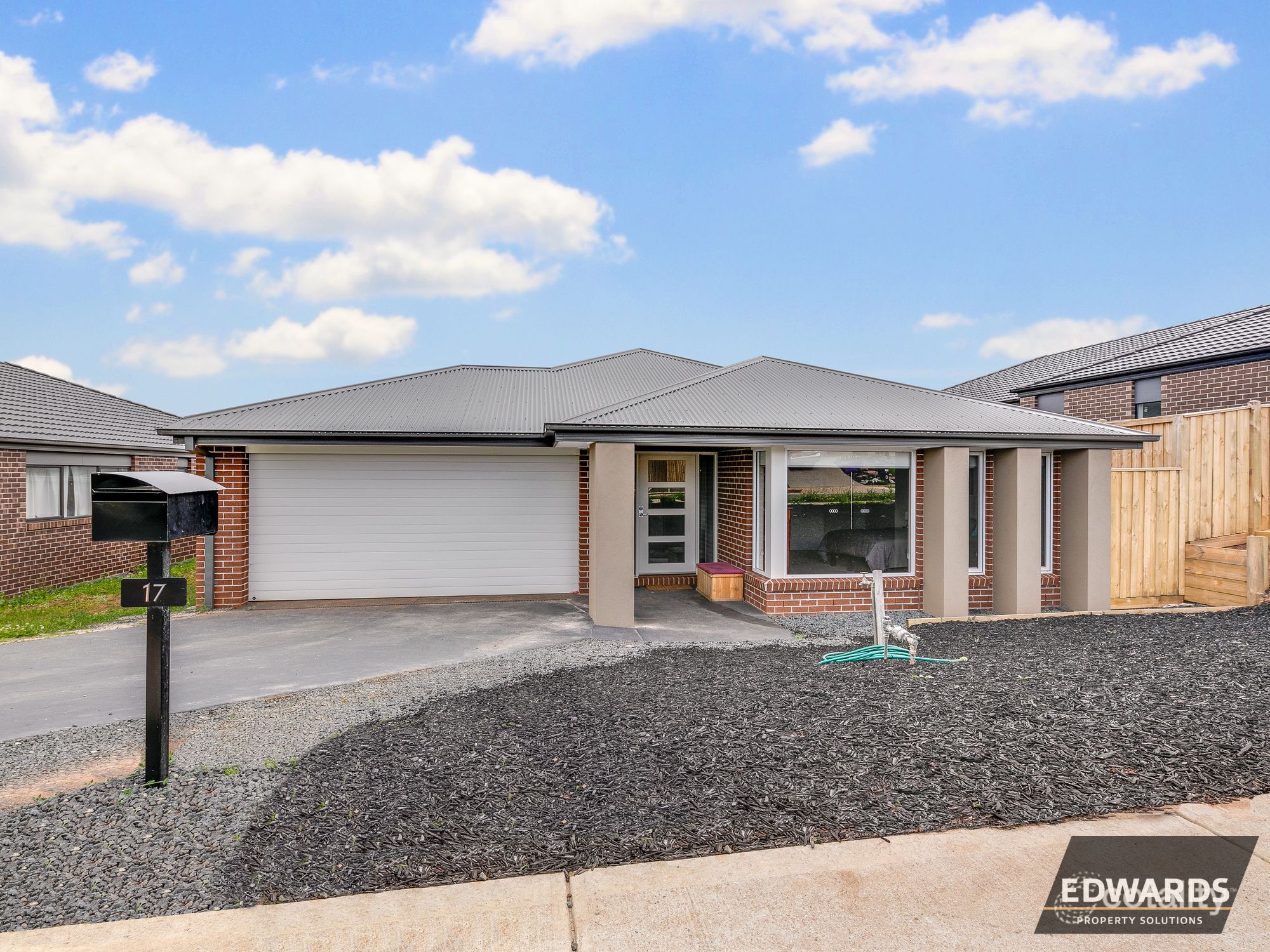 17 Wiltons Cres, Drouin, VIC 3818