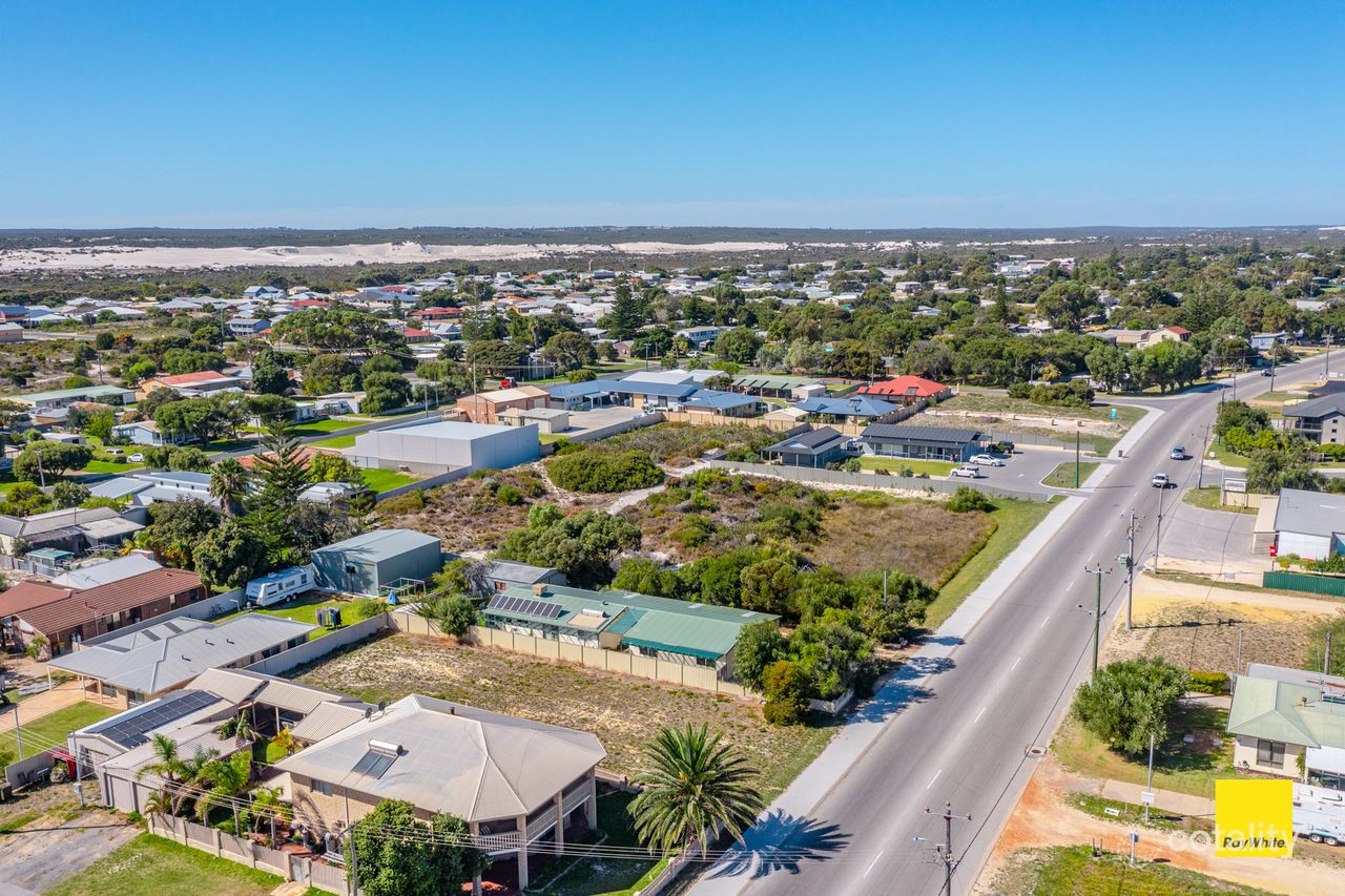 77 Gingin Rd, Lancelin, WA 6044