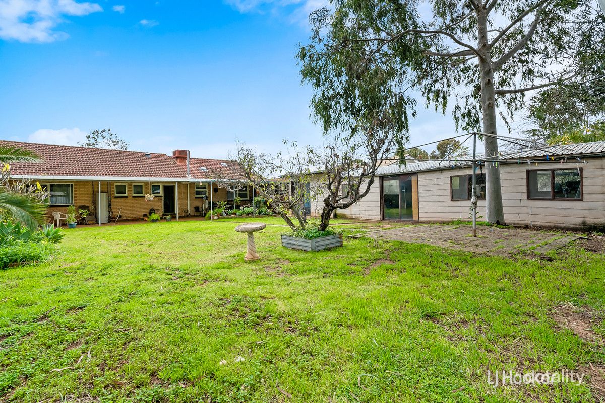 11 Fairfield Rd, Elizabeth Grove, SA 5112