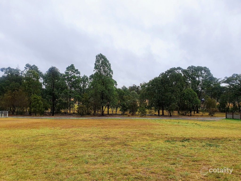 9 Parkland Dr, Crows Nest, QLD 4355