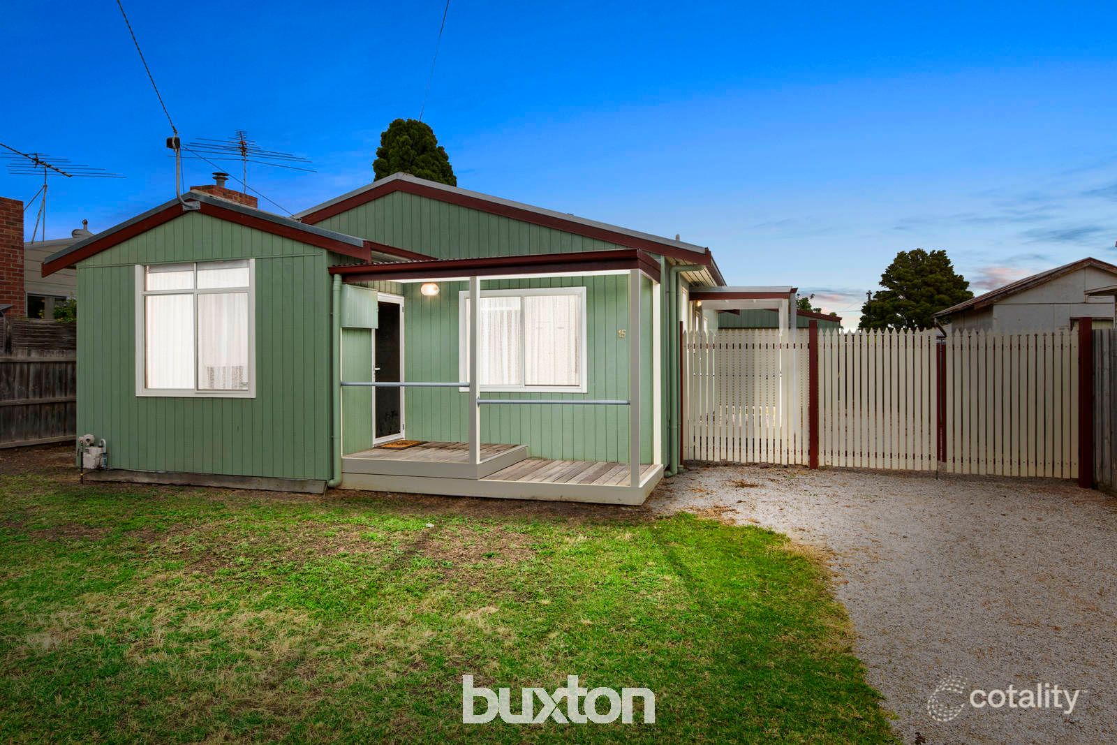 15 Staverly Rd, Herne Hill, VIC 3218