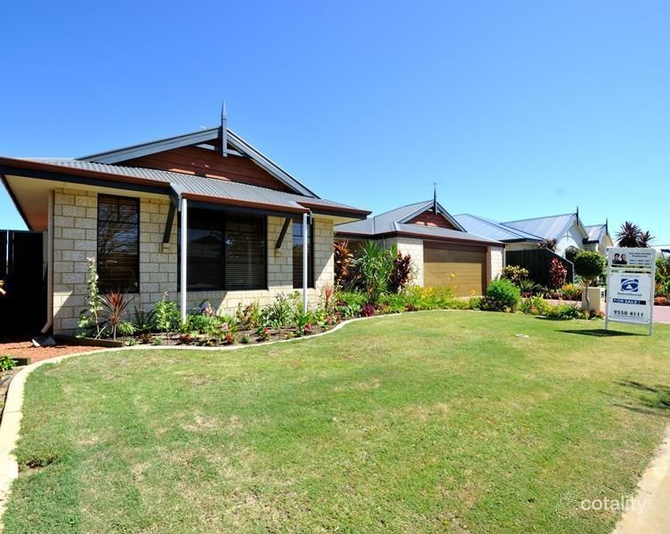 230 Peelwood Pde, Halls Head, WA 6210