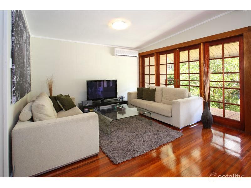 13 Kenton St, Chapel Hill, QLD 4069