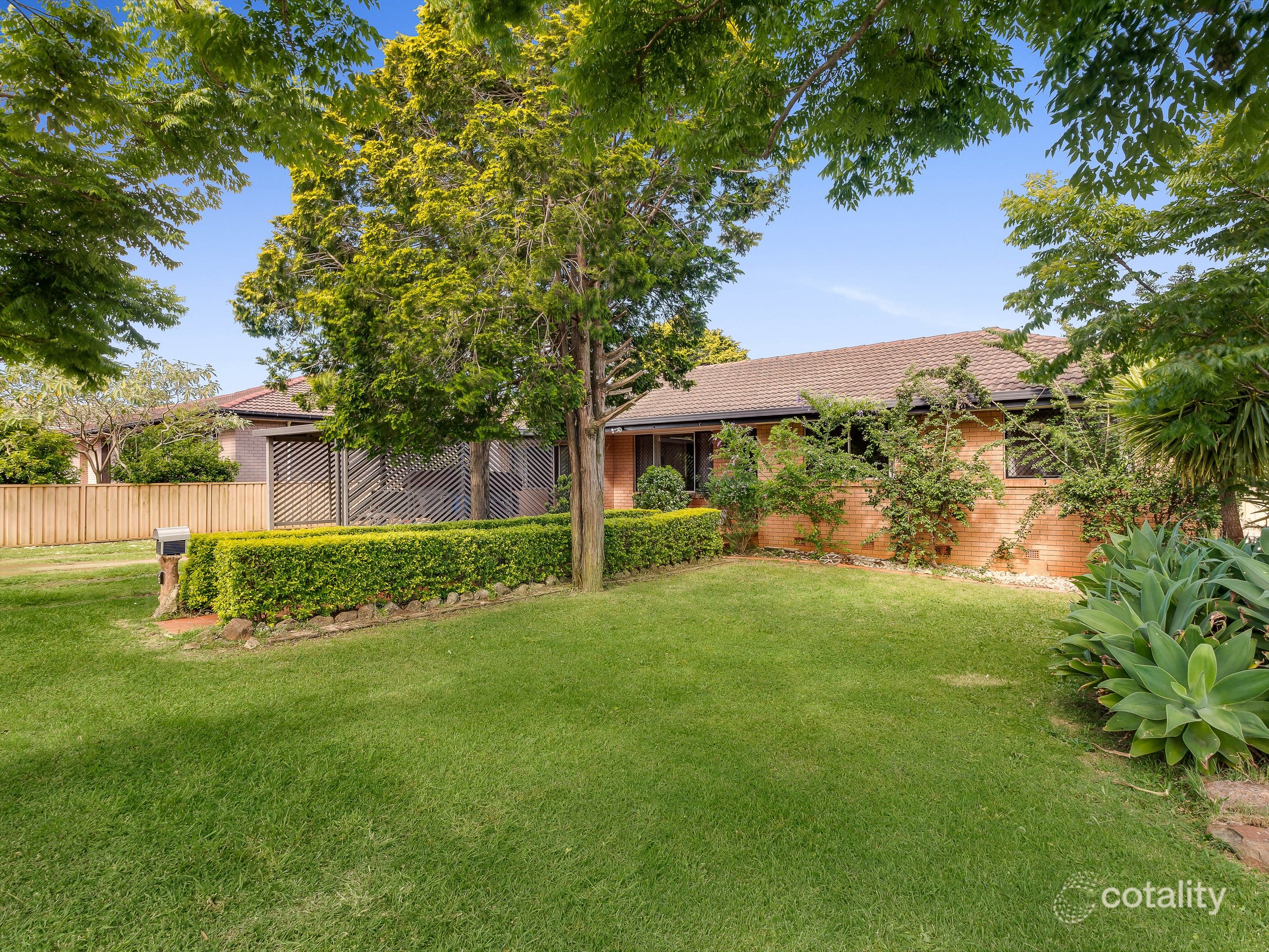 6 Robyn St, Centenary Heights, QLD 4350