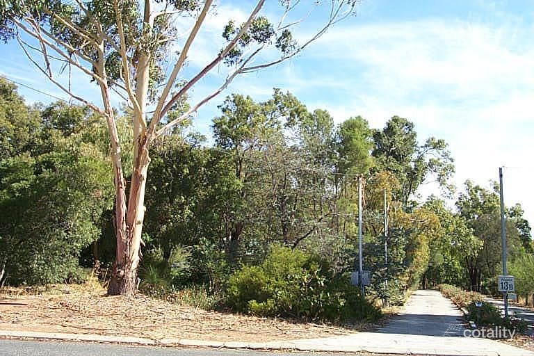 13b Parke Rd, Kalamunda, WA 6076