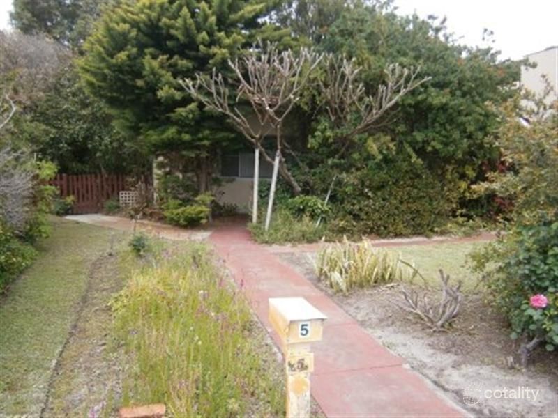 5 Flanagan Rd, Applecross, WA 6153