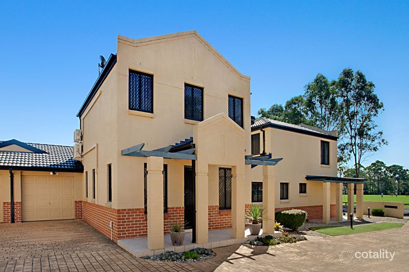 2/9 Fourth Ave, Macquarie Fields, NSW 2564