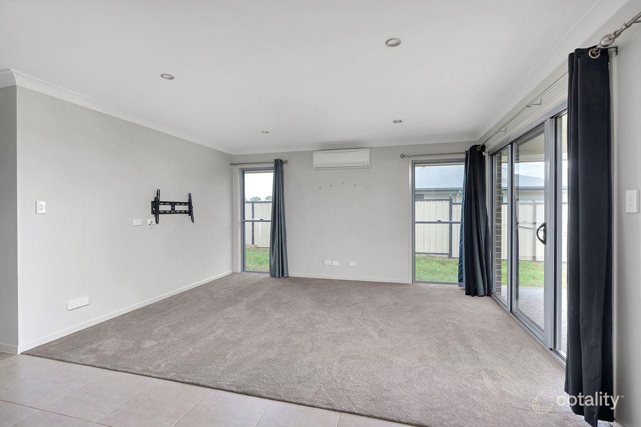 79 Mayfair Dr, Emerald, QLD 4720