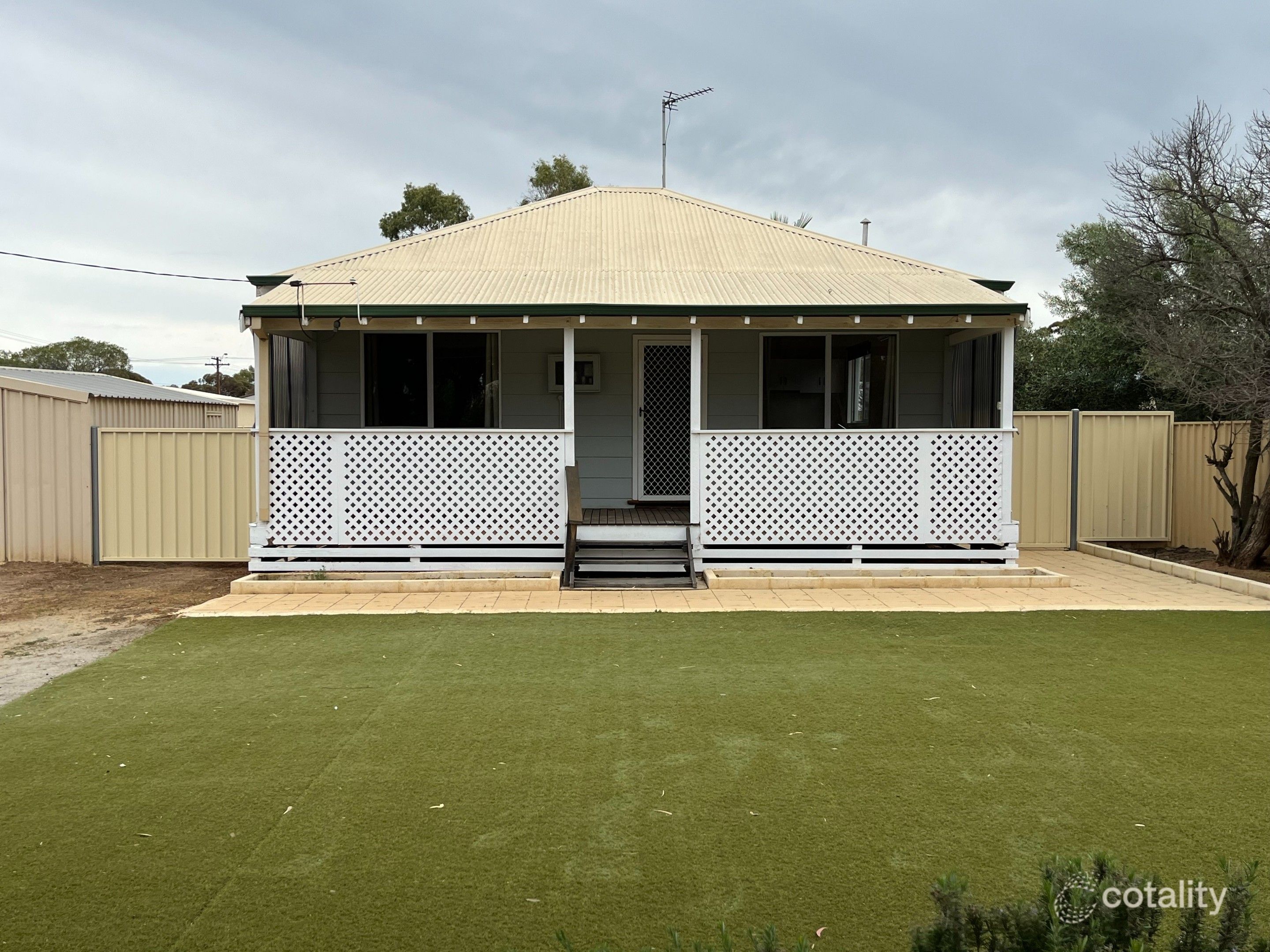 14 Dampier St, Bruce Rock, WA 6418