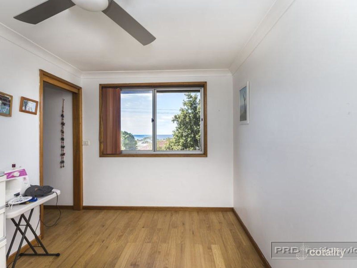 17 Pacific St, Caves Beach, NSW 2281