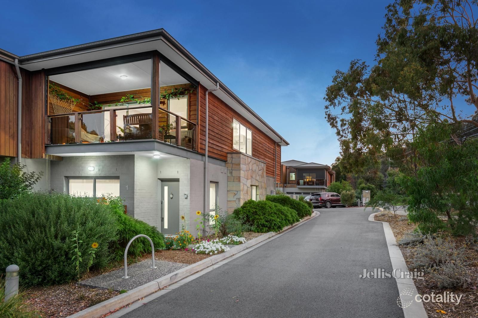 1 Brushtail Cl, Eltham North, VIC 3095