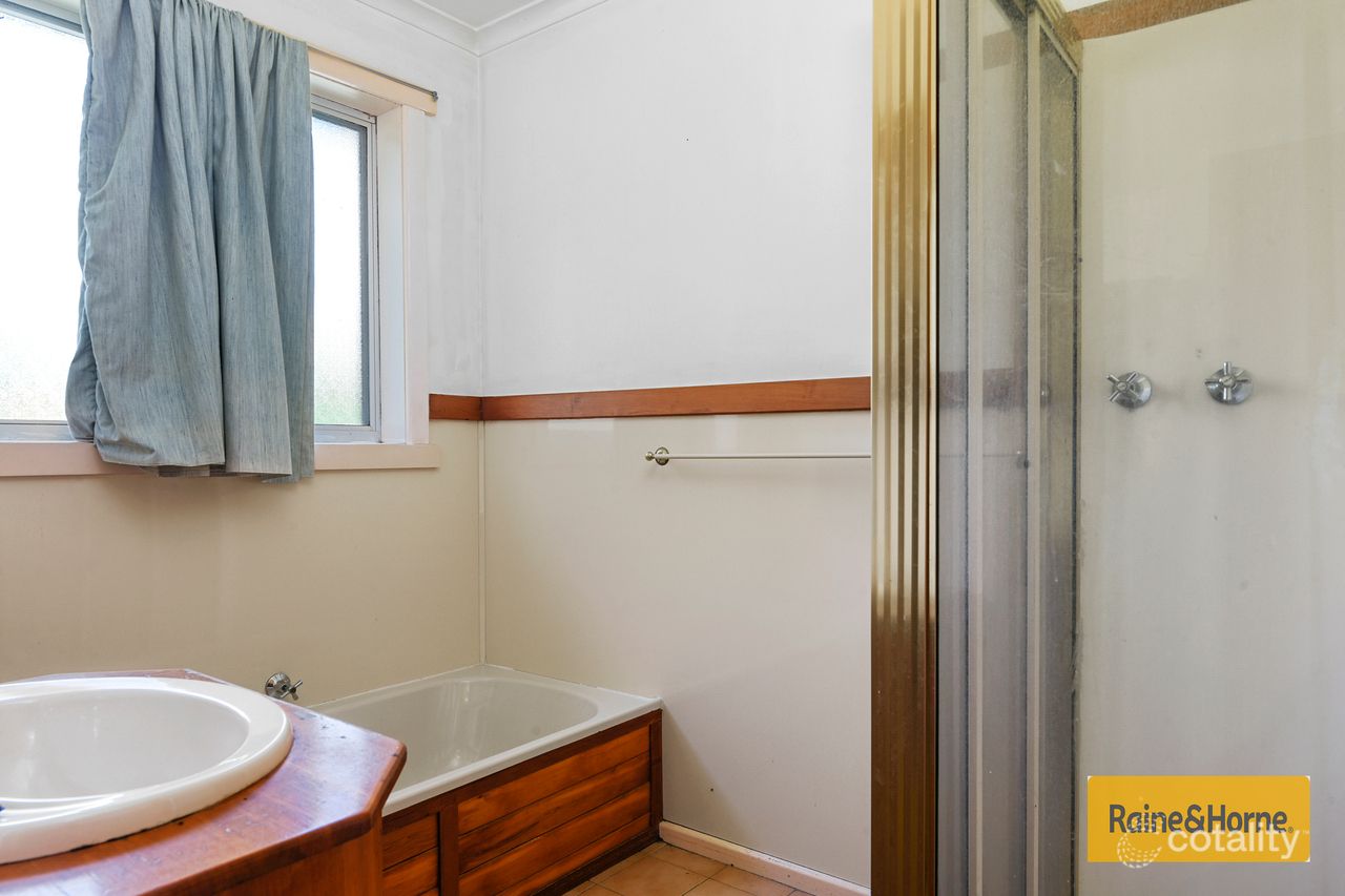 8 Barton Ave, Triabunna, TAS 7190