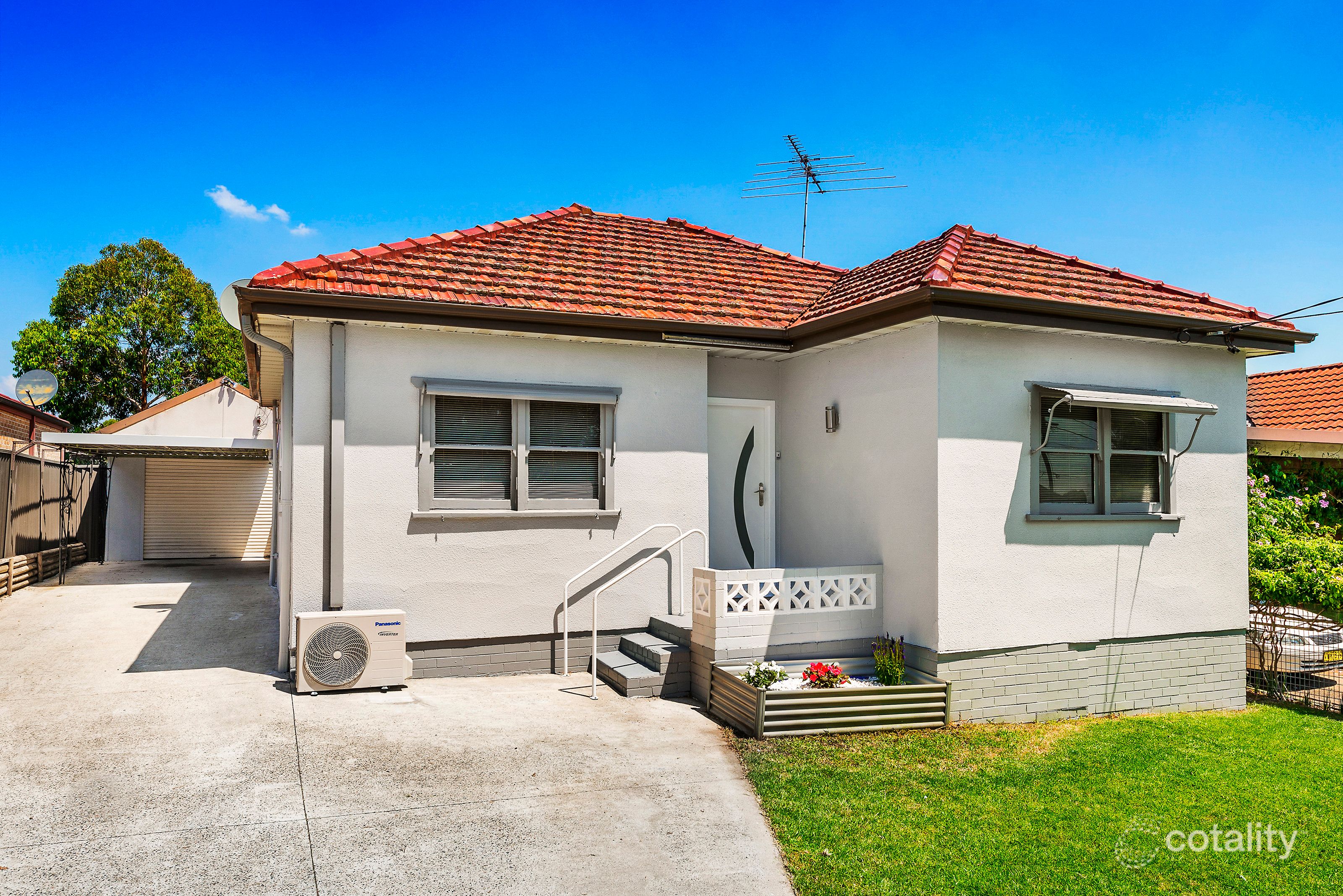49 Lawford St, Greenacre, NSW 2190