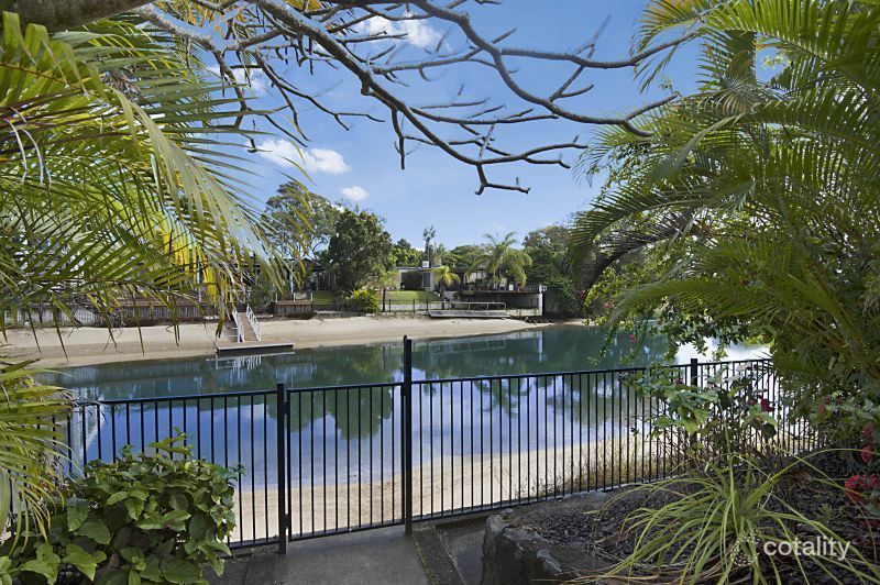 5 Crest View Key, Broadbeach Waters, QLD 4218