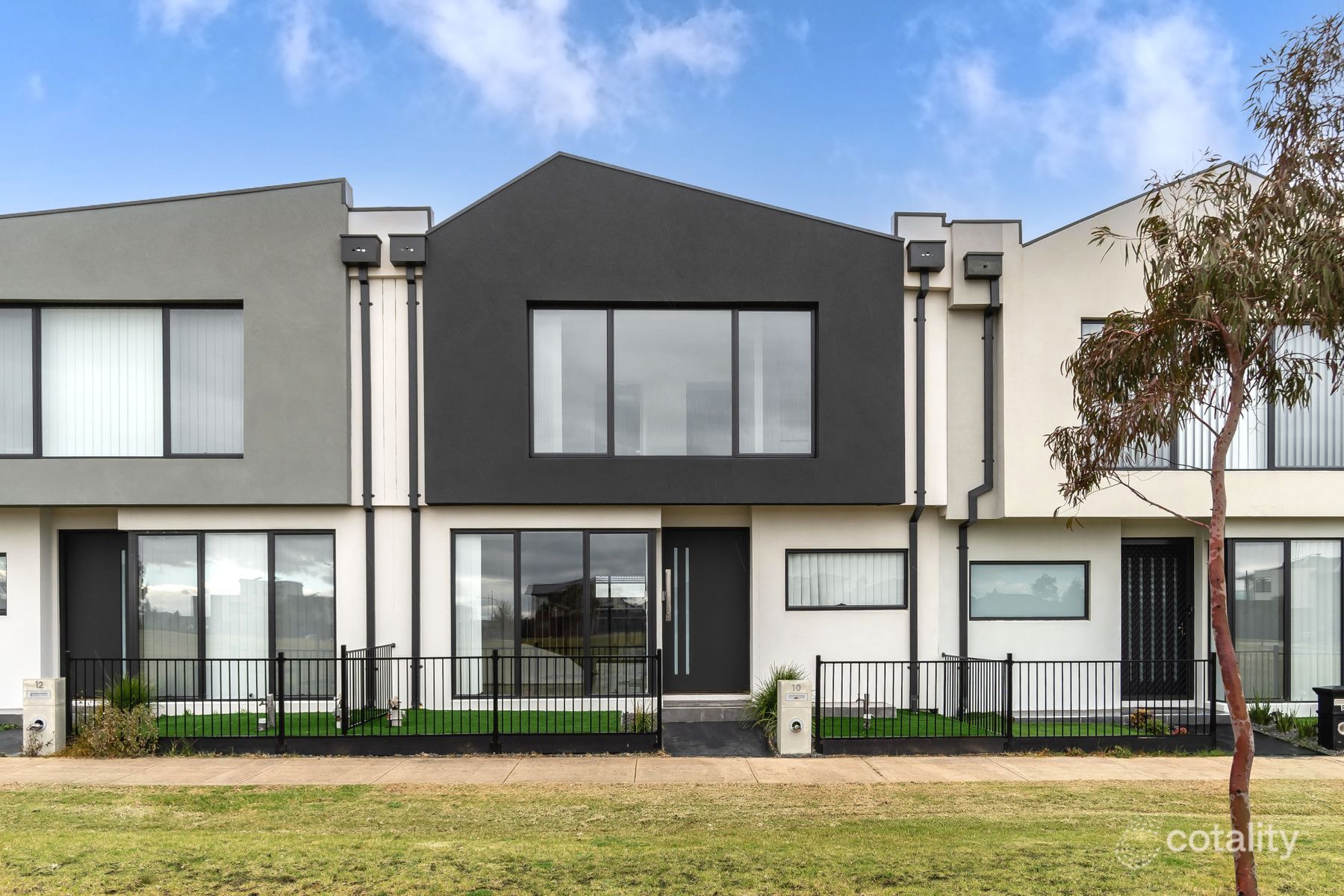 10 Attain Walk, Roxburgh Park, VIC 3064