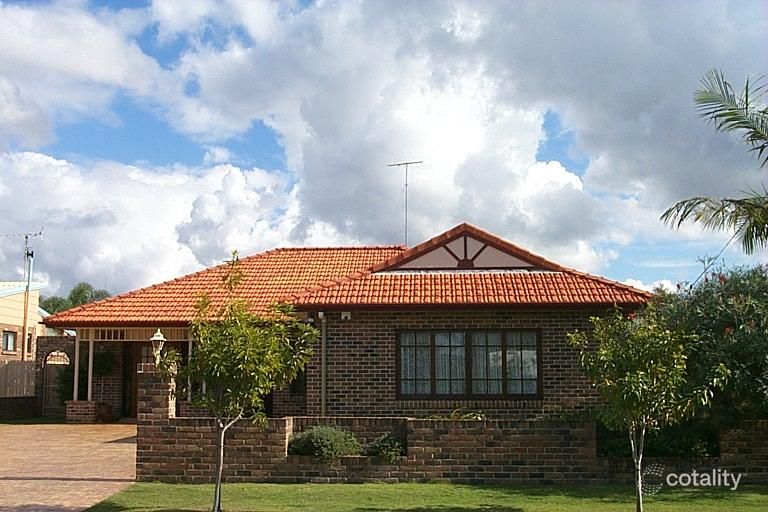 11 Kumbada Ct, Minyama, QLD 4575