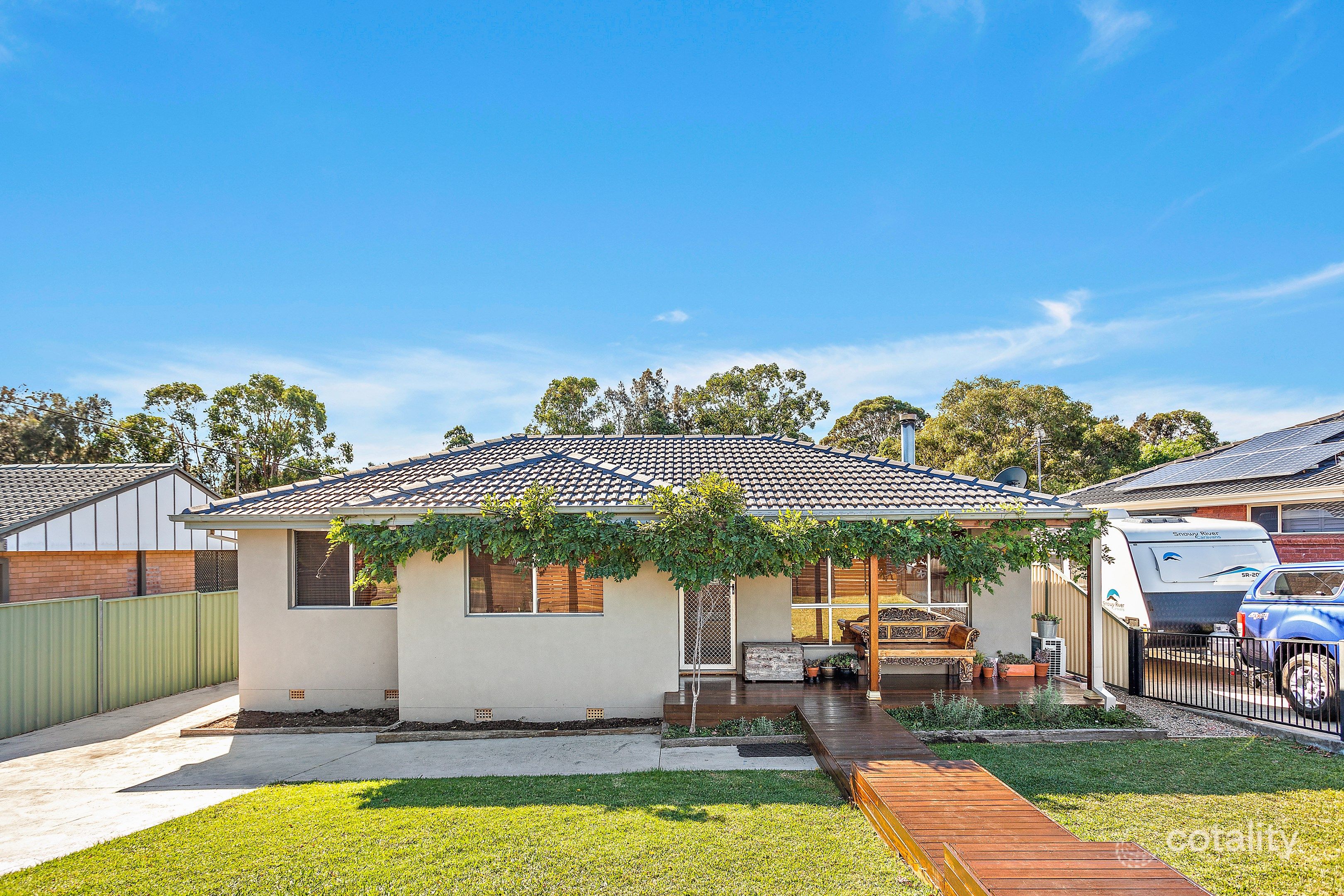 99 Devonshire Cres, Oak Flats, NSW 2529