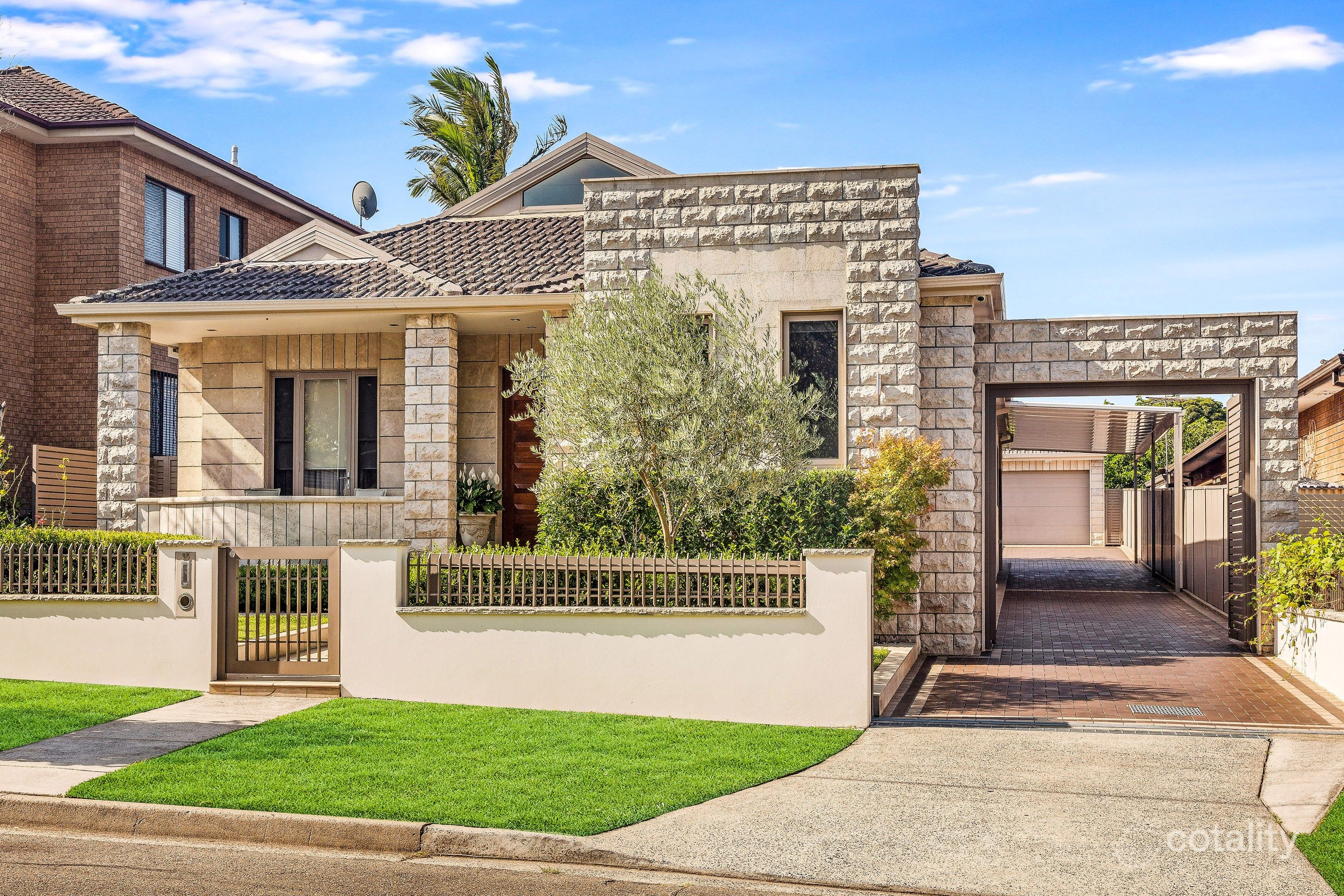 15 Waratah St, Punchbowl, NSW 2196