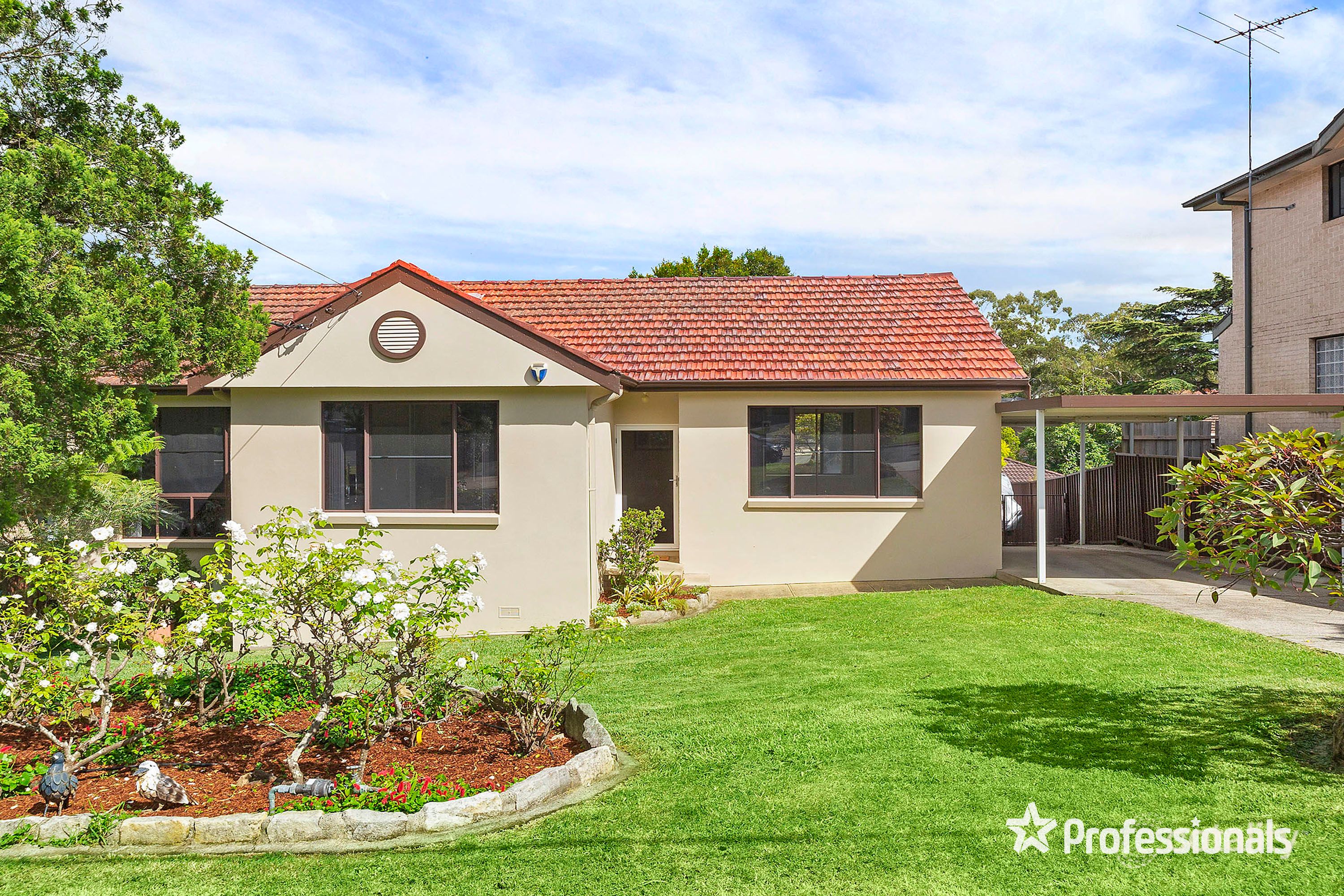 2 Drysdale Ave, Picnic Point, NSW 2213