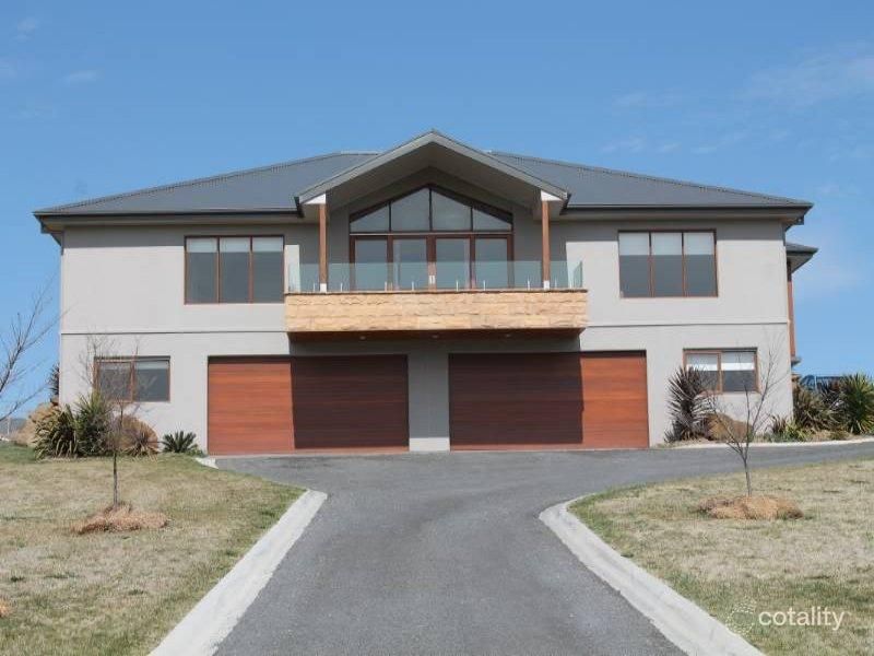 28 Robert Hoddle Gr, Bombira, NSW 2850