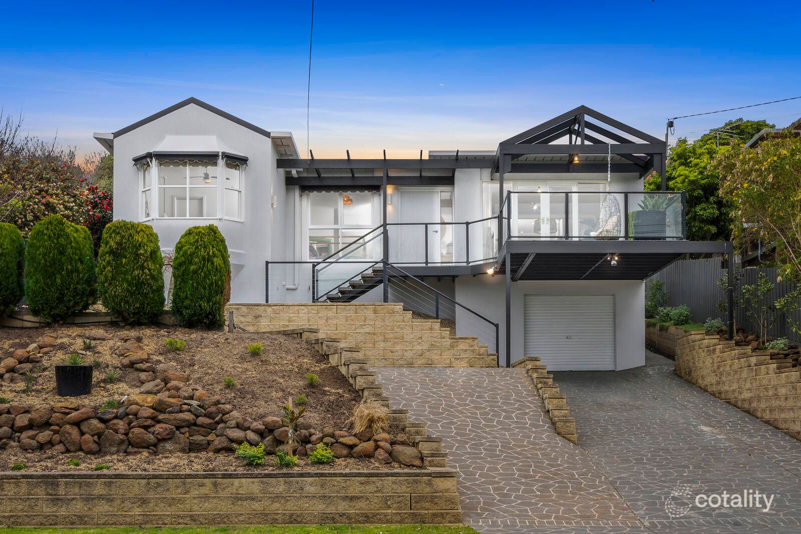 2 Reigate Rd, Highton, VIC 3216