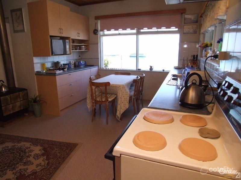 18 Flinders Tce, Penneshaw, SA 5222