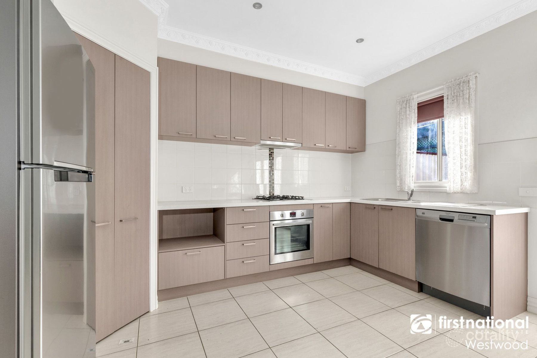 8 Ballan Rd, Werribee, VIC 3030