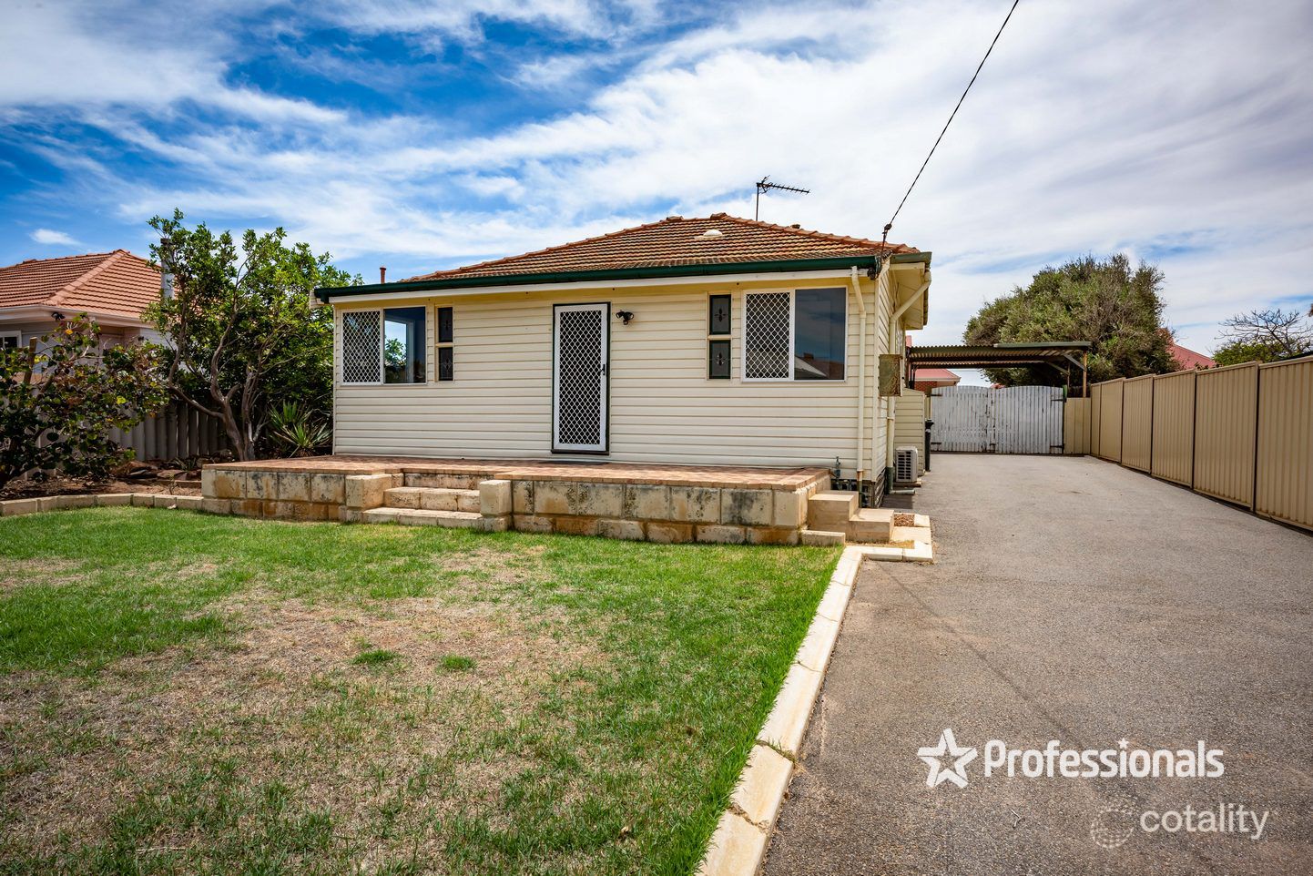 41 Whitfield St, Beachlands, WA 6530