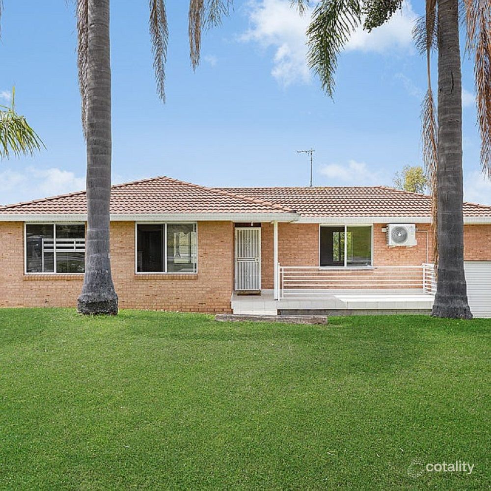 76 Crispsparkle Dr, Ambarvale, NSW 2560