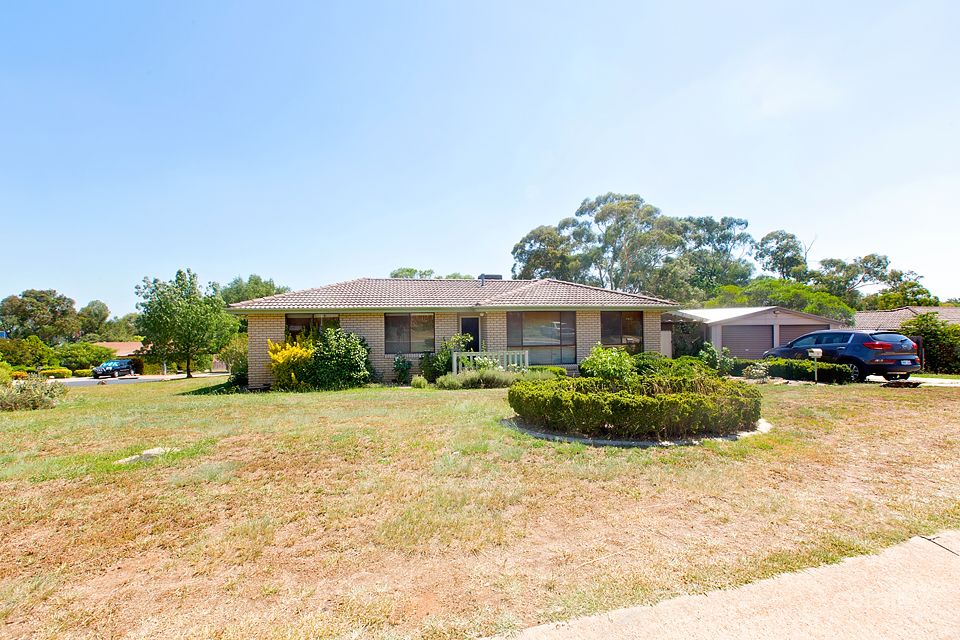 8 Macintyre Pl, Charnwood, ACT 2615