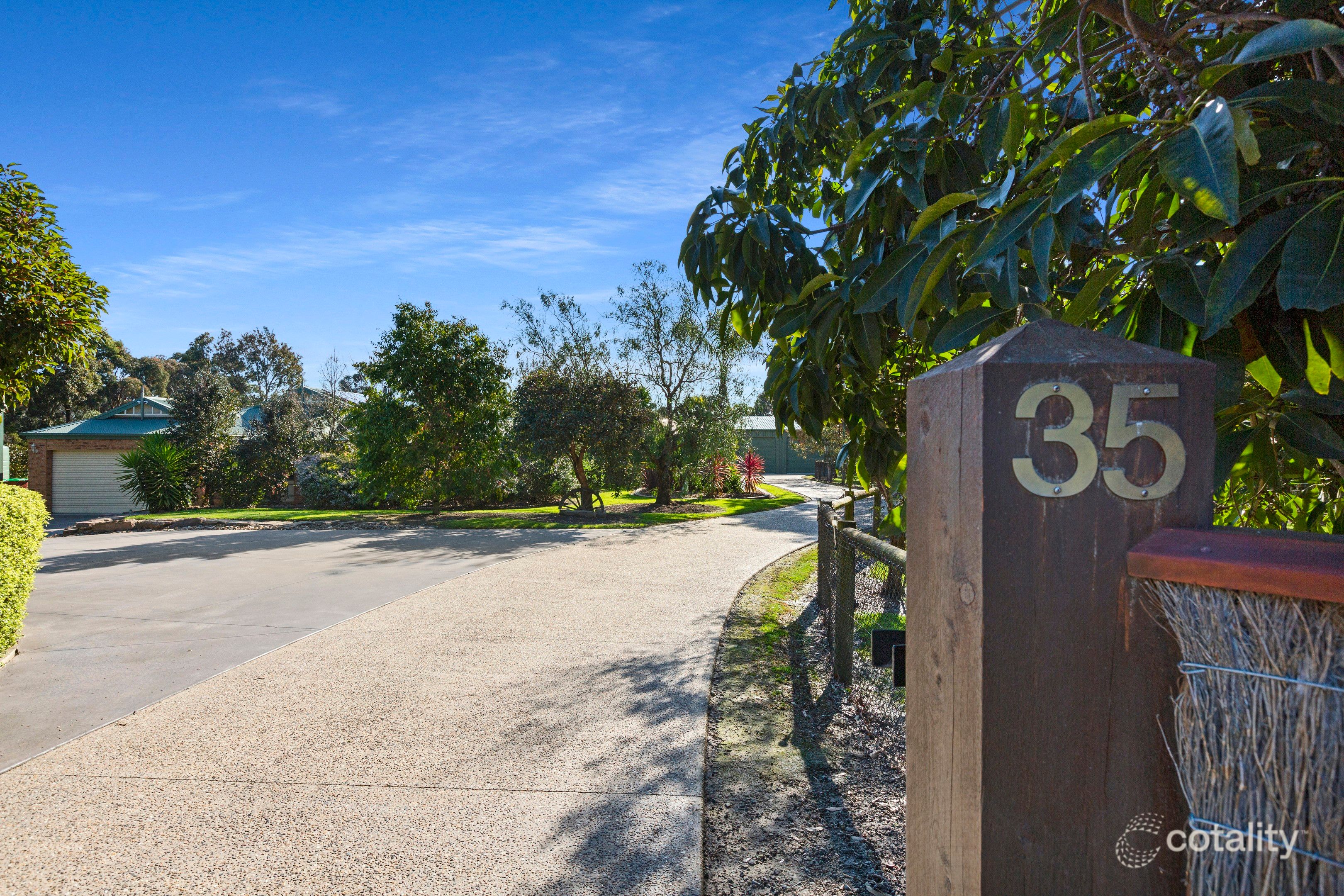 35 Walter Way, Cranbourne South, VIC 3977