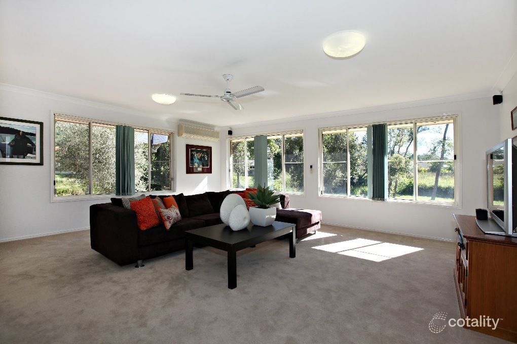 33 Parkside Cres, The Gap, QLD 4061