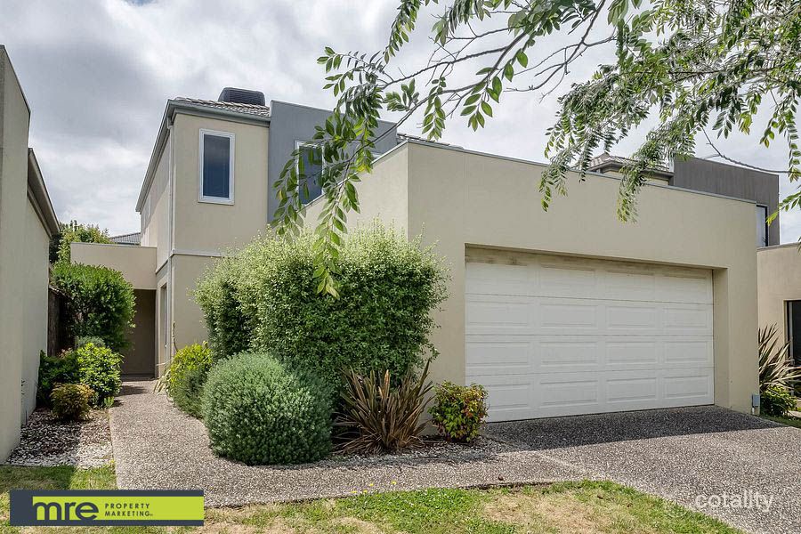 13 Sovereign Manors Cres, Rowville, VIC 3178