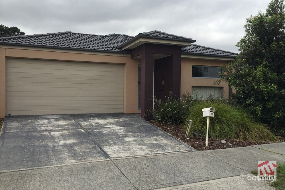 12 Young St, Pakenham, VIC 3810