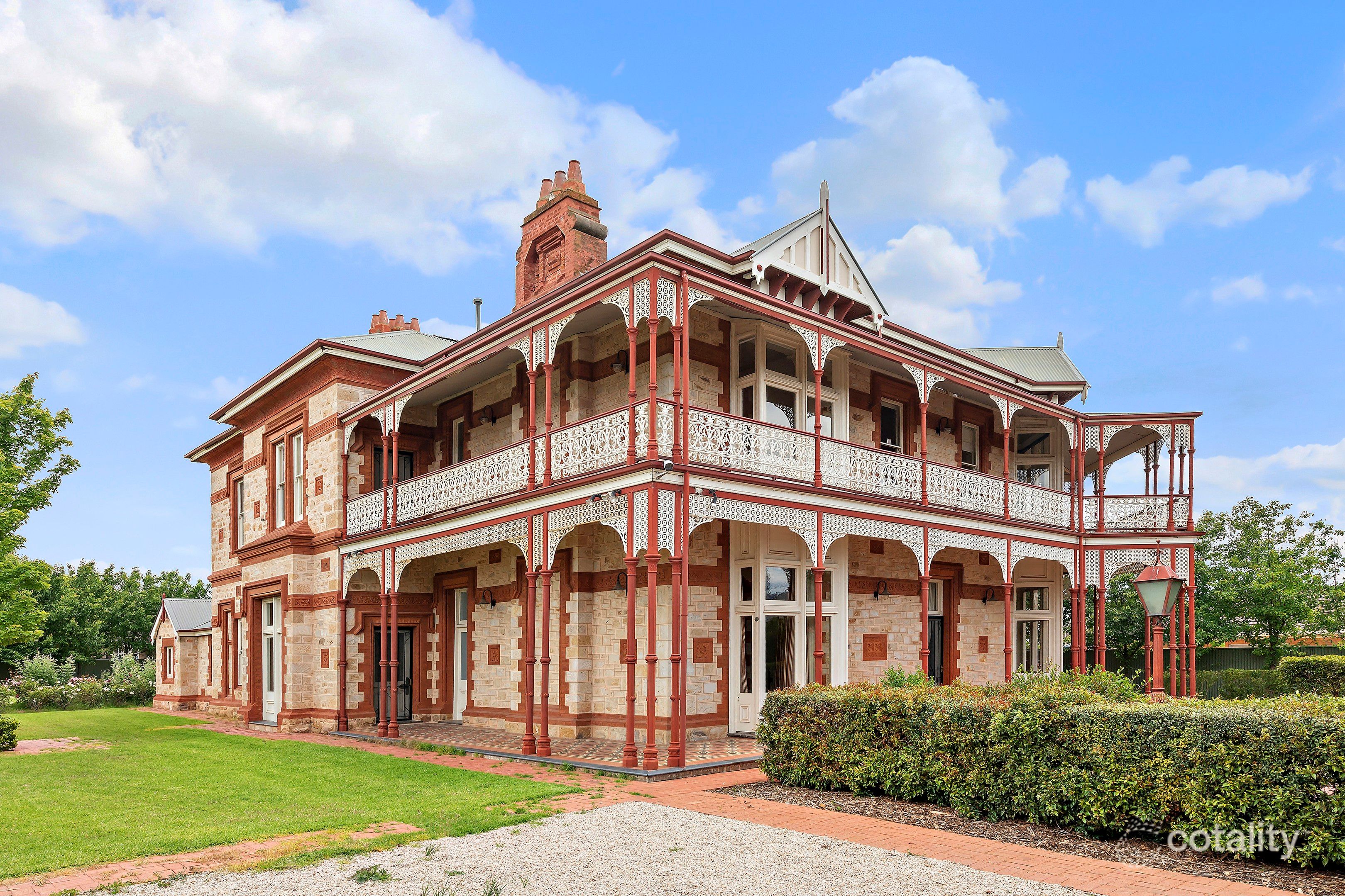 2 Leonore Ave, Kensington Gardens, SA 5068