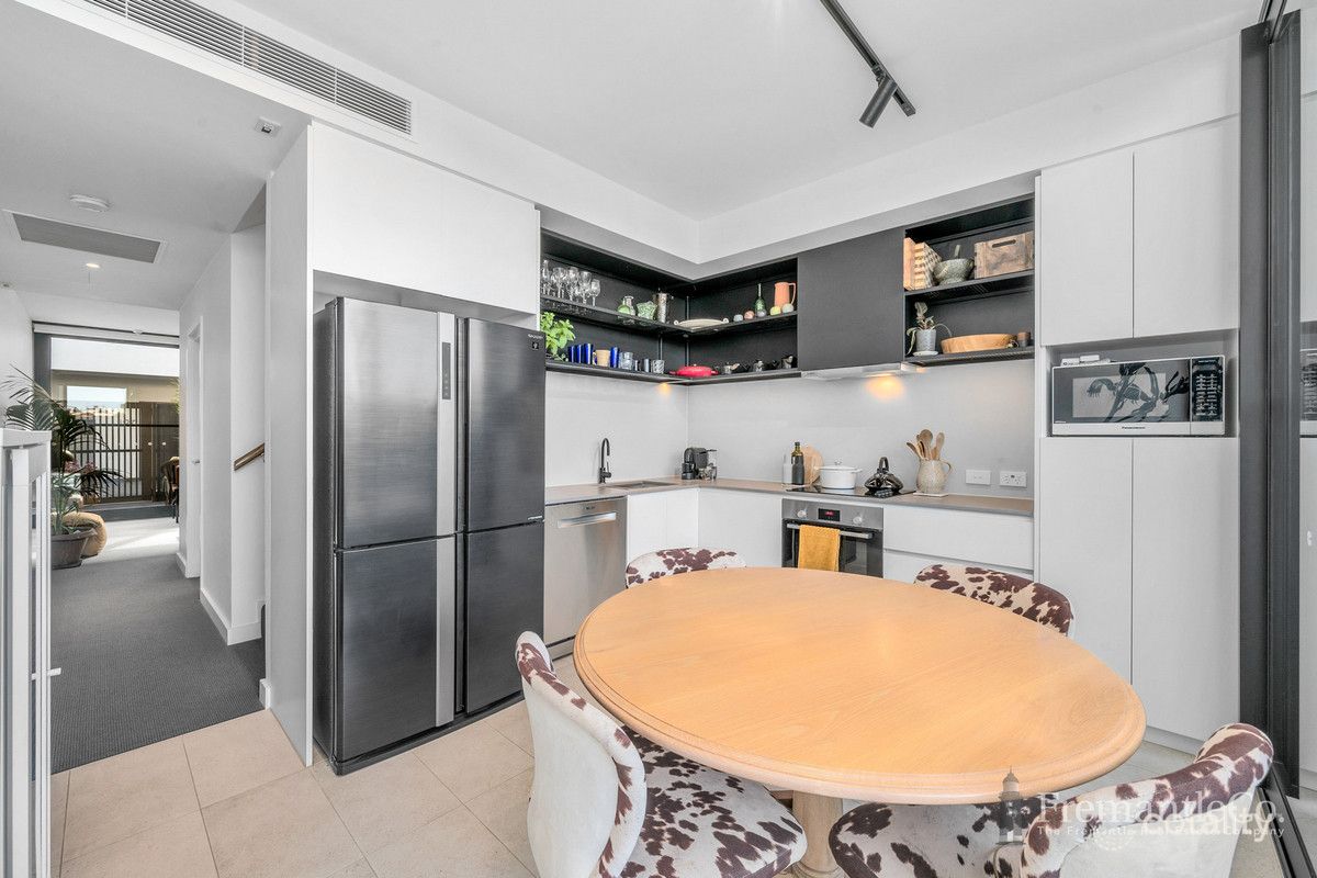 12/1a Charles St, South Fremantle, WA 6162