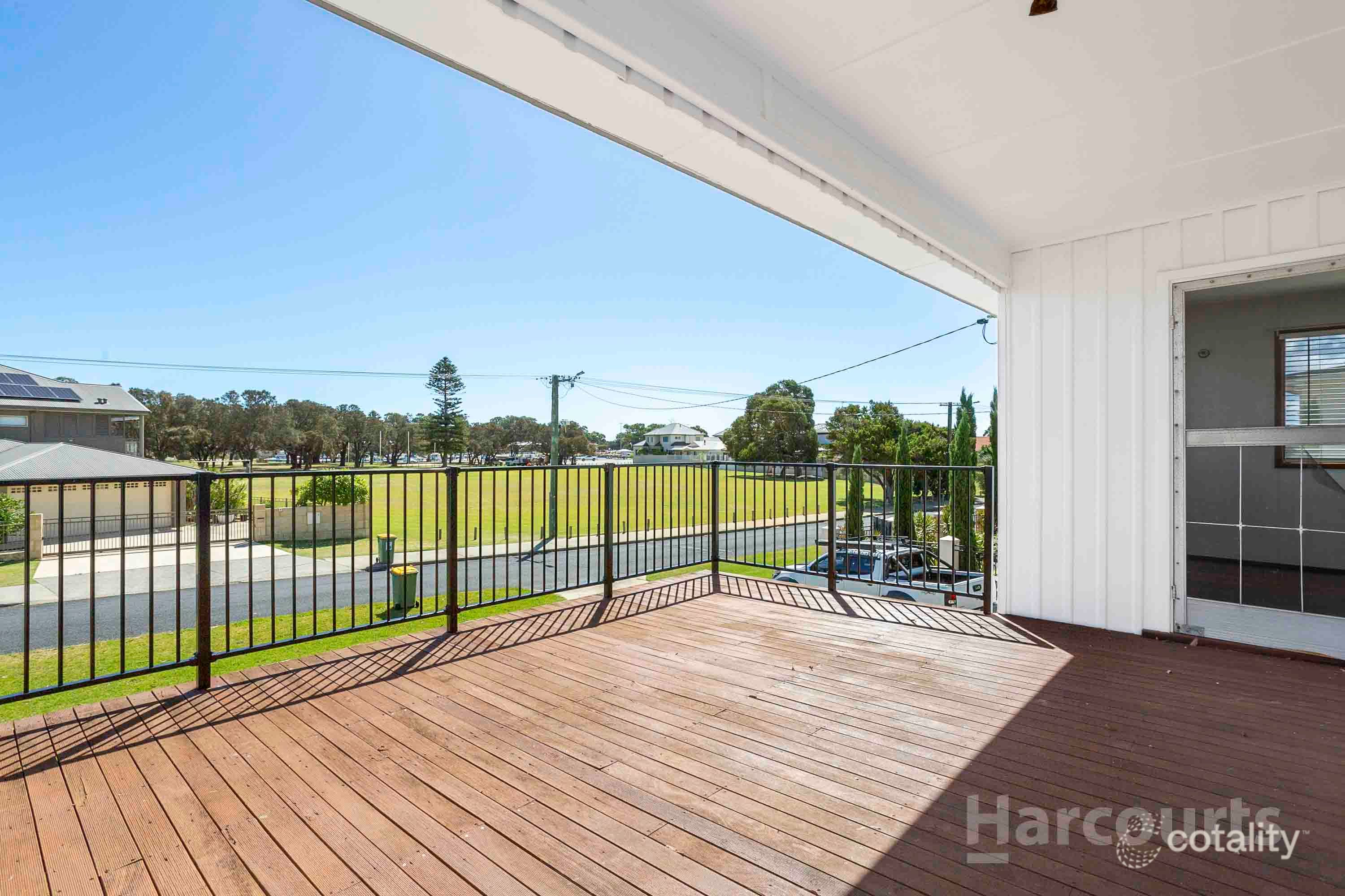 36 Leighton Rd E, Halls Head, WA 6210